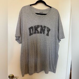 DKNY Short Sleeve Crewneck Tee Shirt in Size XXL